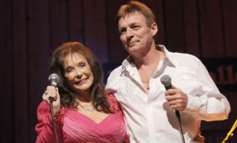 Meet Ernest Ray Lynn, Loretta Lynn’s Son and Country Music Family Member Ernest Ray Lynn Singer ‧ Loretta Lynn's son